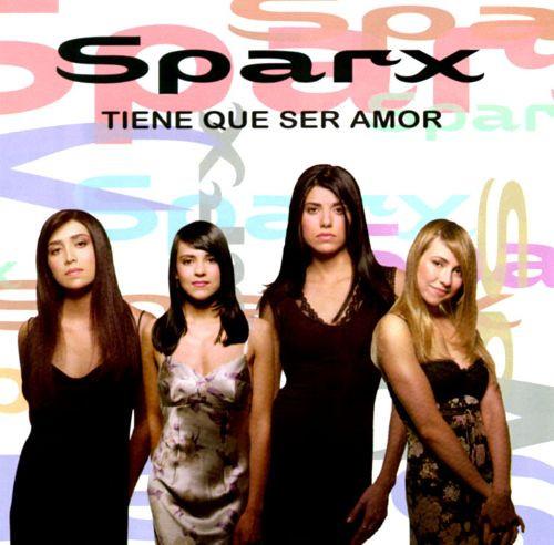 Album cover art for Tiene que ser amor