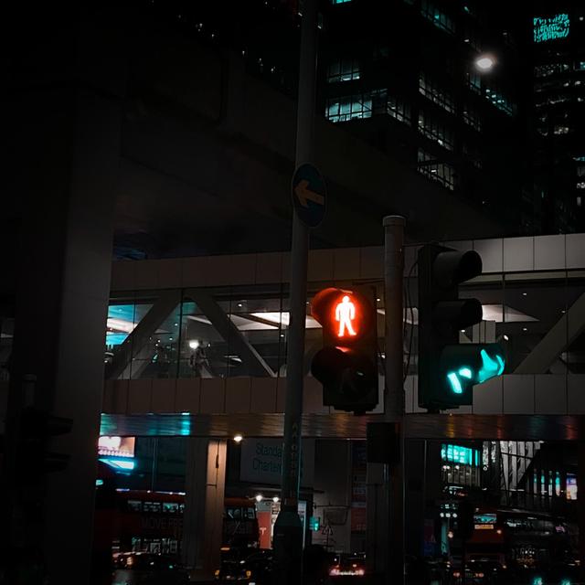 Album cover art for 這裡等