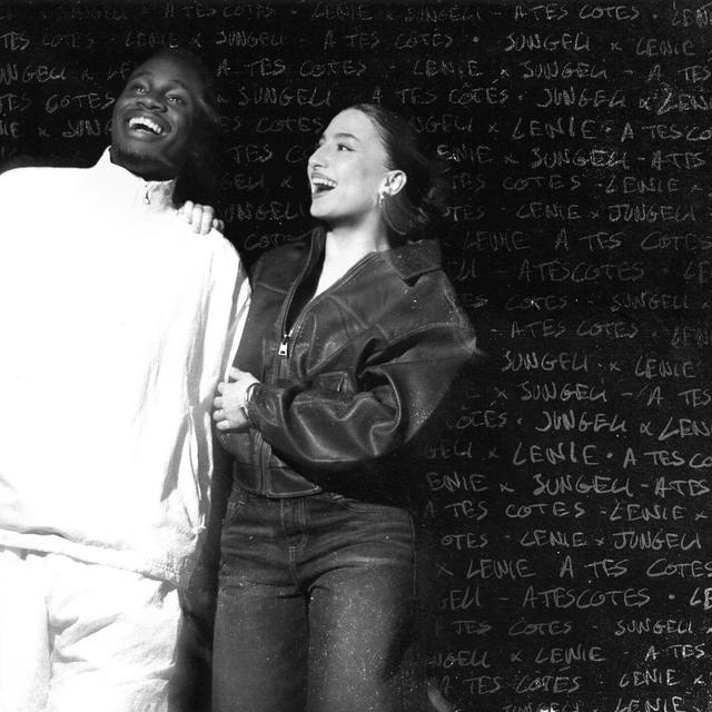 Album cover art for À tes côtés