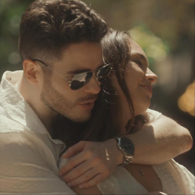 Album cover art for Amor Eterno