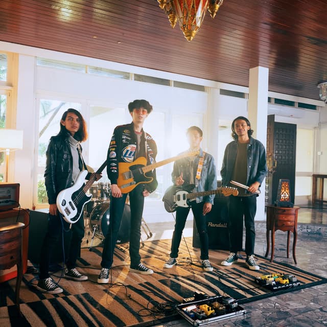 Album cover art for Kritikan
