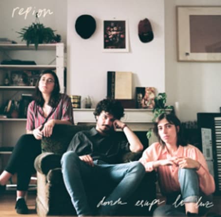 Album cover art for Donde escapa la luz