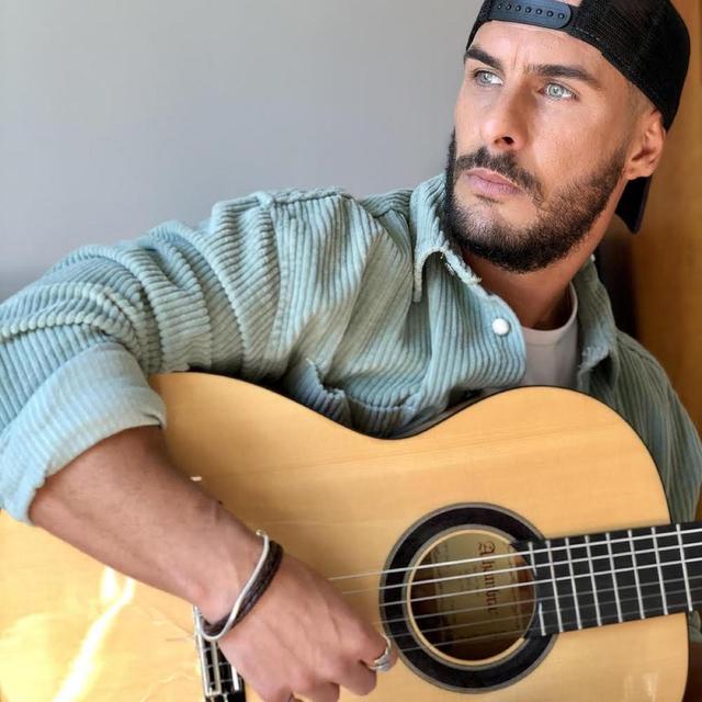 Album cover art for Pegate a Mi