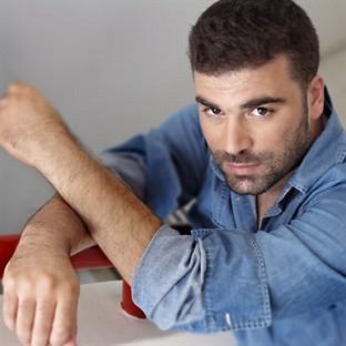 Album cover art for Den Teriazete Sou Leo