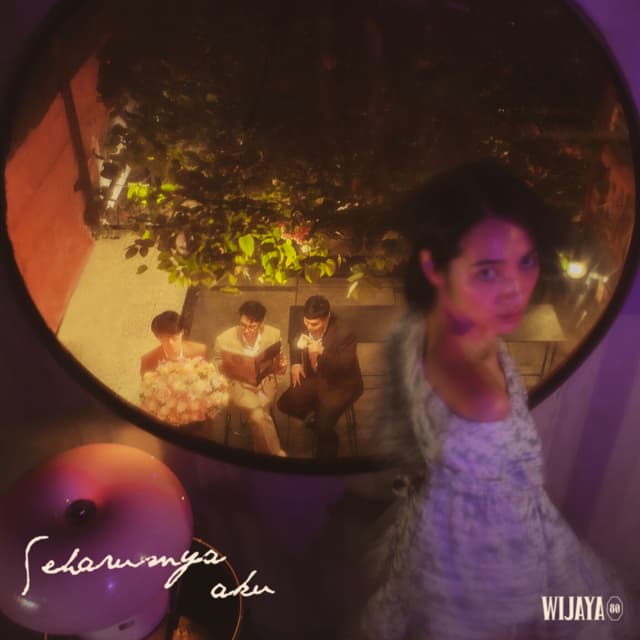 Album cover art for Seharusnya Aku