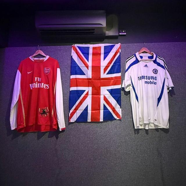 Album cover art for LONDON