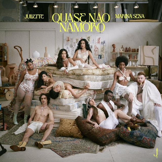 Album cover art for Quase Não Namoro