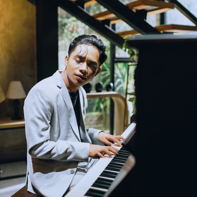 Album cover art for Aku dan Mantanmu