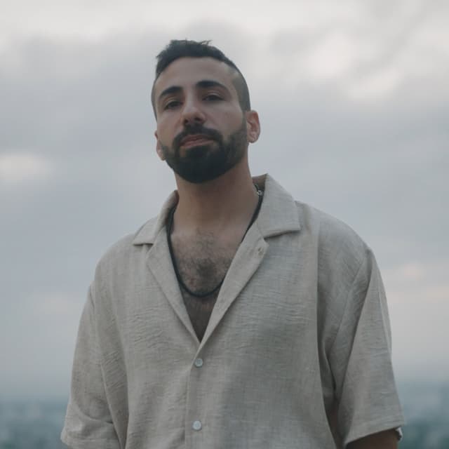 Album cover art for לקום