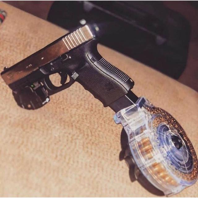 Album cover art for SARRA NOS MENOR QUE TA DE GLOCK NA CINTURA