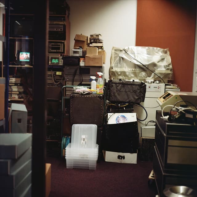 Album cover art for 輕輕放下