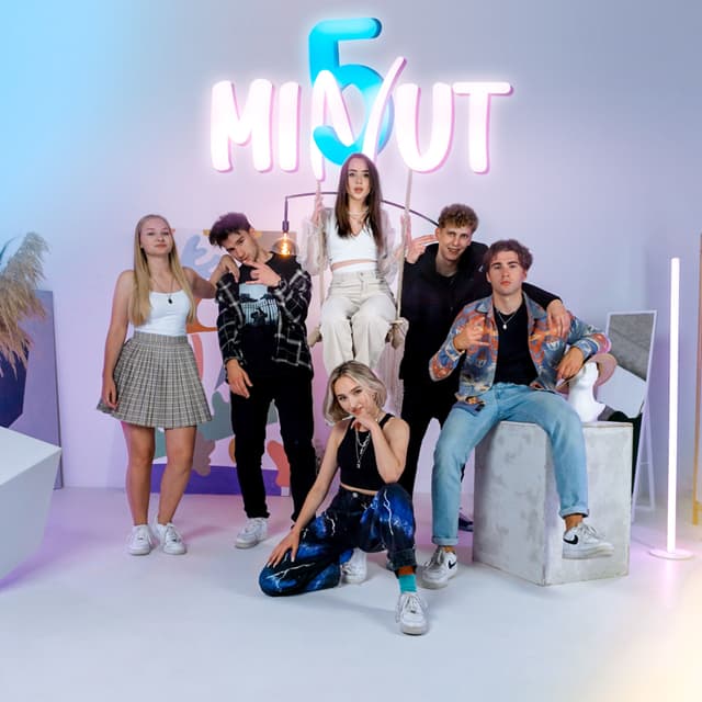 Album cover art for 5 MINUT