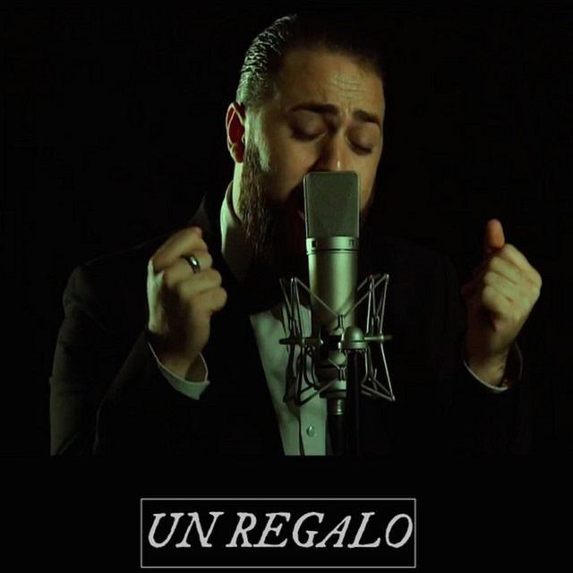 Album cover art for El Regalo
