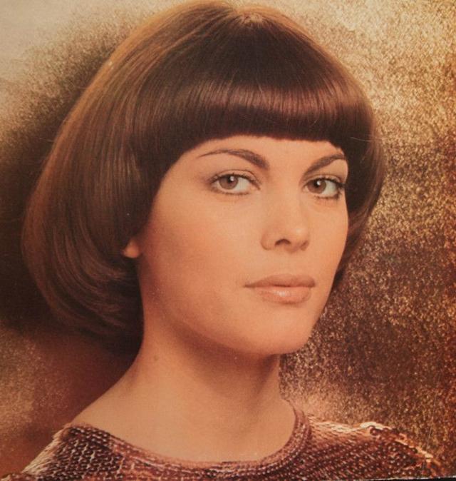 Album cover art for C'Est L'Amour Et La Vie Que Je Te Dois