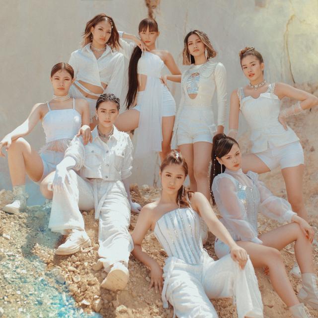 Album cover art for Born To Win