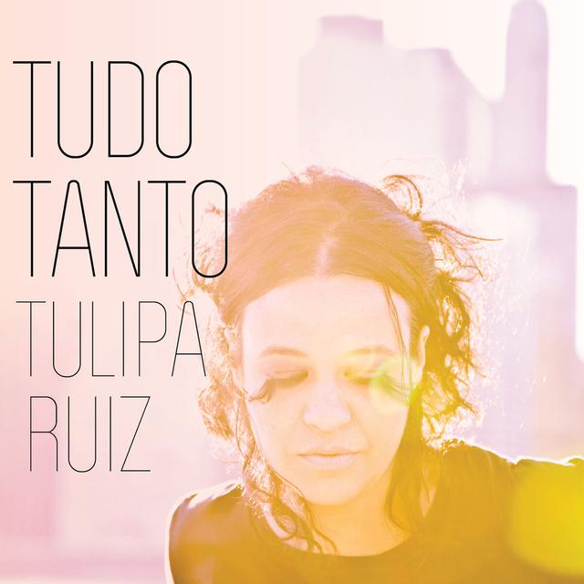 Album cover art for Tudo Tanto