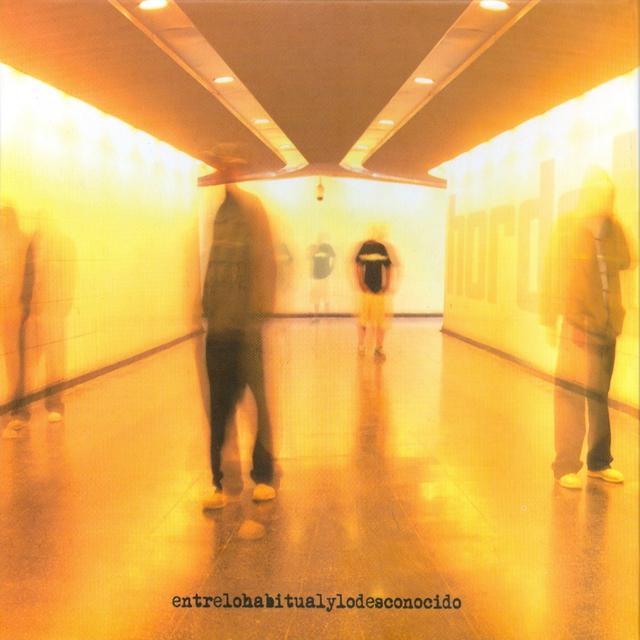 Album cover art for Entre lo habitual y lo desconocido