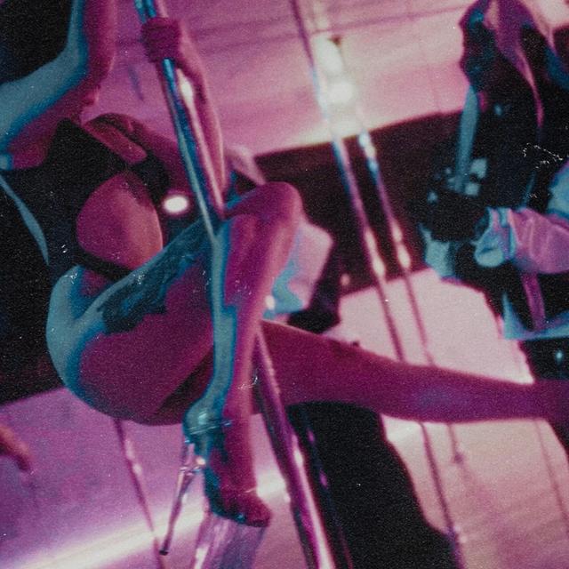 Album cover art for QUASE QUE FALEI TE AMO