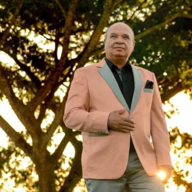 Album cover art for Cariño Malo