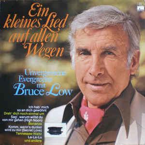 Album cover art for Ein Kleines Lied Auf Allen Wegen - Unvergessene Evergreens mit Bruce Low