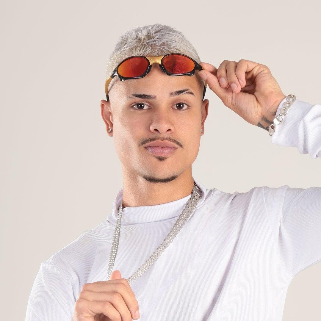 Dynamic cover art